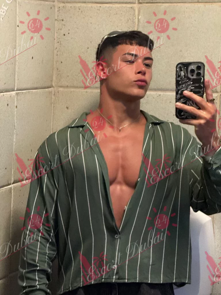 Alex, 22 years old, 170 cm