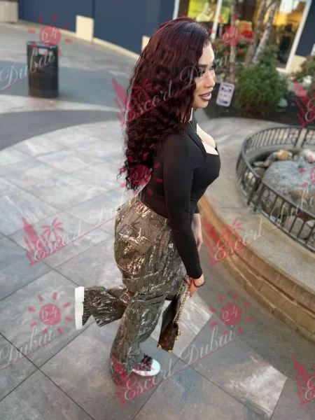 Ava, 26 years old, 184 cm, large
